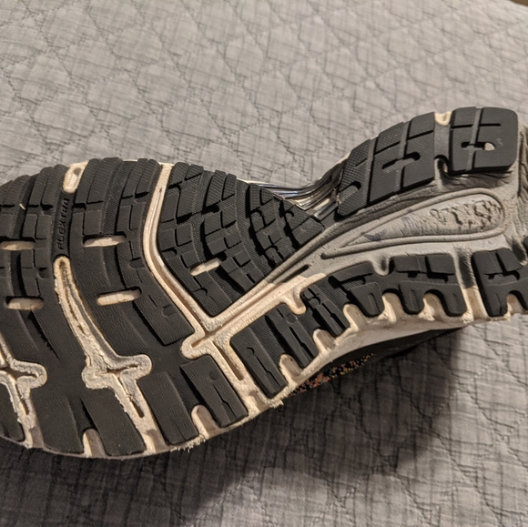 Women's Brooks GTS18 US 11 Euro 43 - Picture 7 of 7